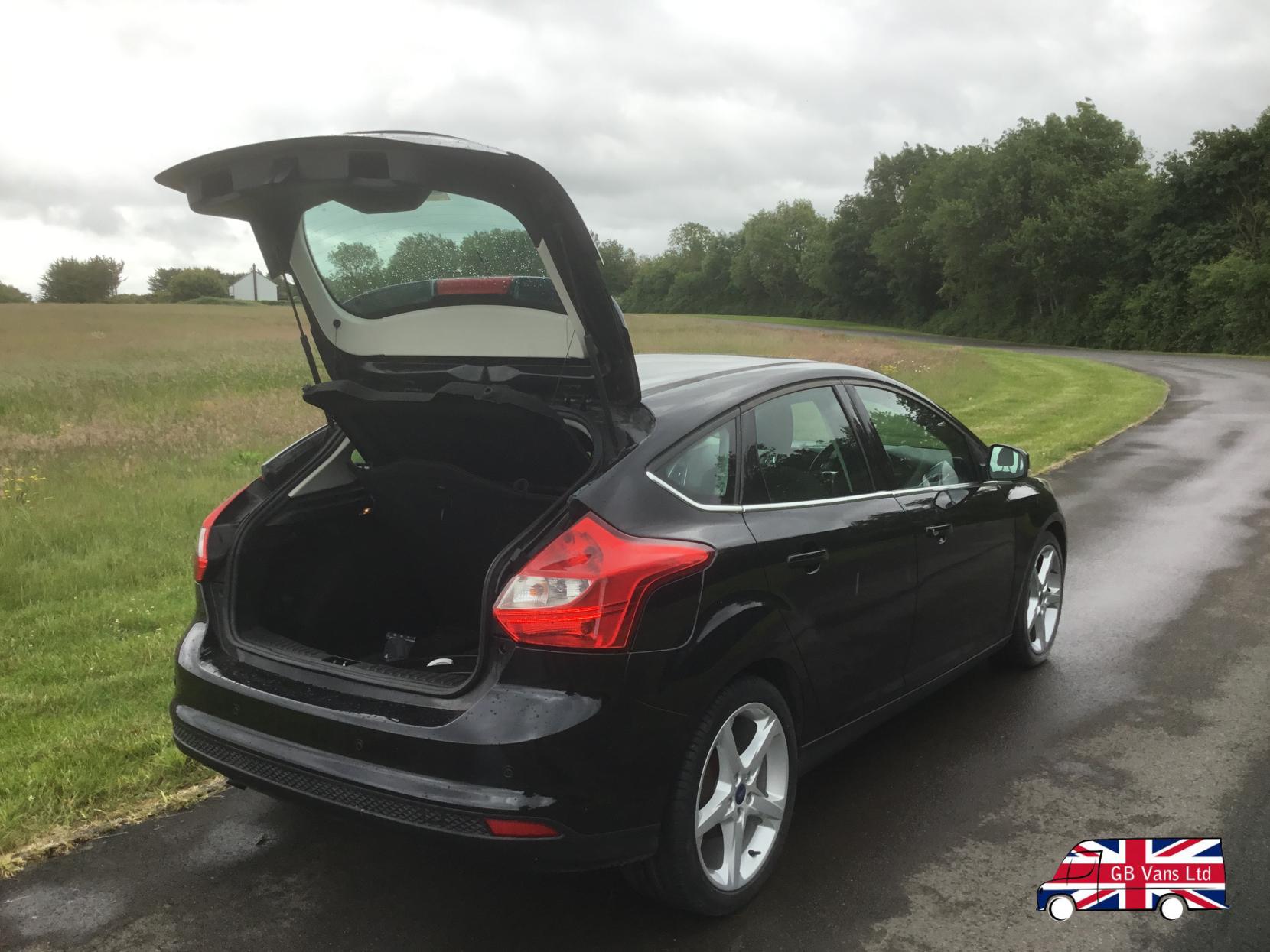 Ford Focus 1.6 TDCi Titanium Navigator Hatchback 5dr Diesel Manual Euro 5 (s/s) (115 ps)