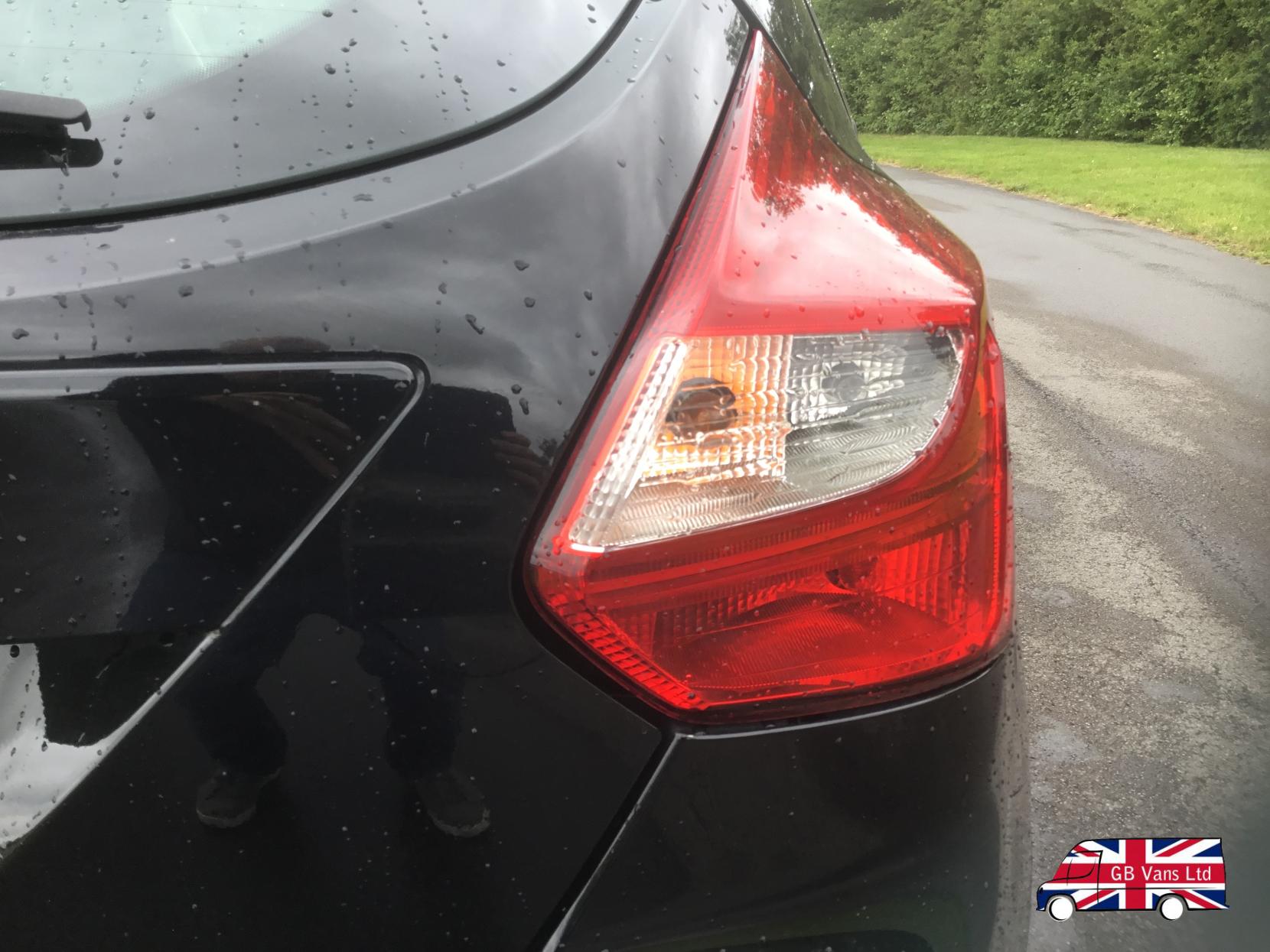 Ford Focus 1.6 TDCi Titanium Navigator Hatchback 5dr Diesel Manual Euro 5 (s/s) (115 ps)