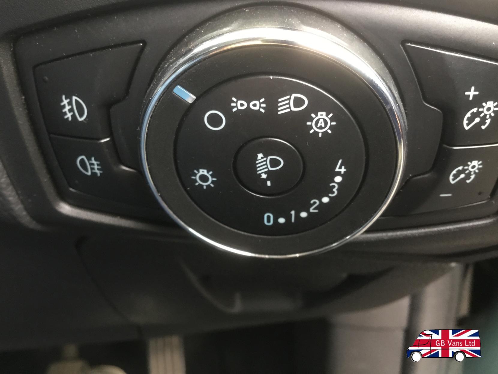 Ford Focus 1.6 TDCi Titanium Navigator Hatchback 5dr Diesel Manual Euro 5 (s/s) (115 ps)