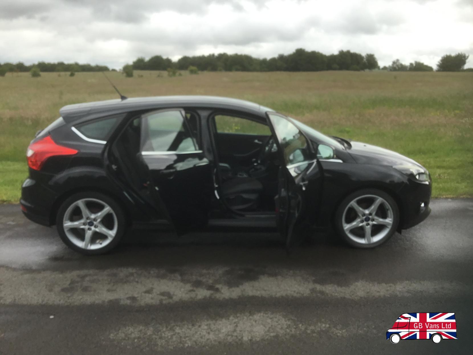 Ford Focus 1.6 TDCi Titanium Navigator Hatchback 5dr Diesel Manual Euro 5 (s/s) (115 ps)