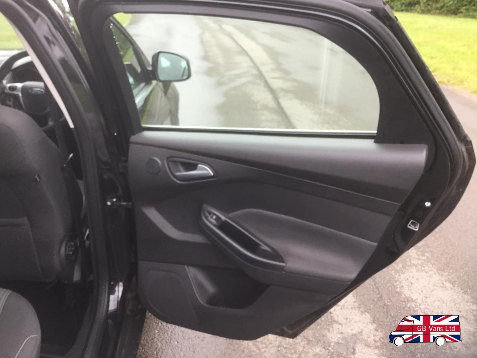 Ford Focus 1.6 TDCi Titanium Navigator Hatchback 5dr Diesel Manual Euro 5 (s/s) (115 ps)