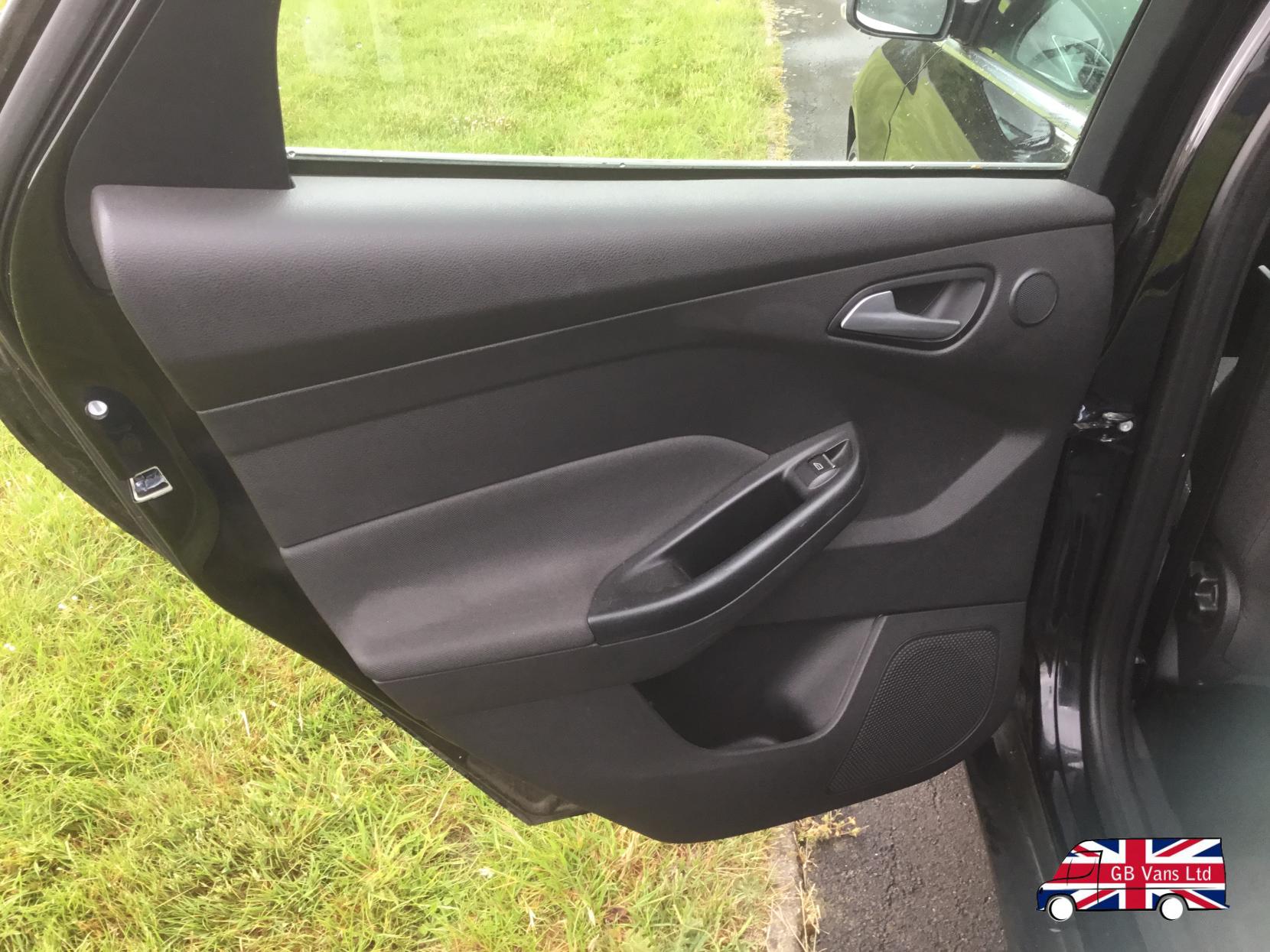 Ford Focus 1.6 TDCi Titanium Navigator Hatchback 5dr Diesel Manual Euro 5 (s/s) (115 ps)