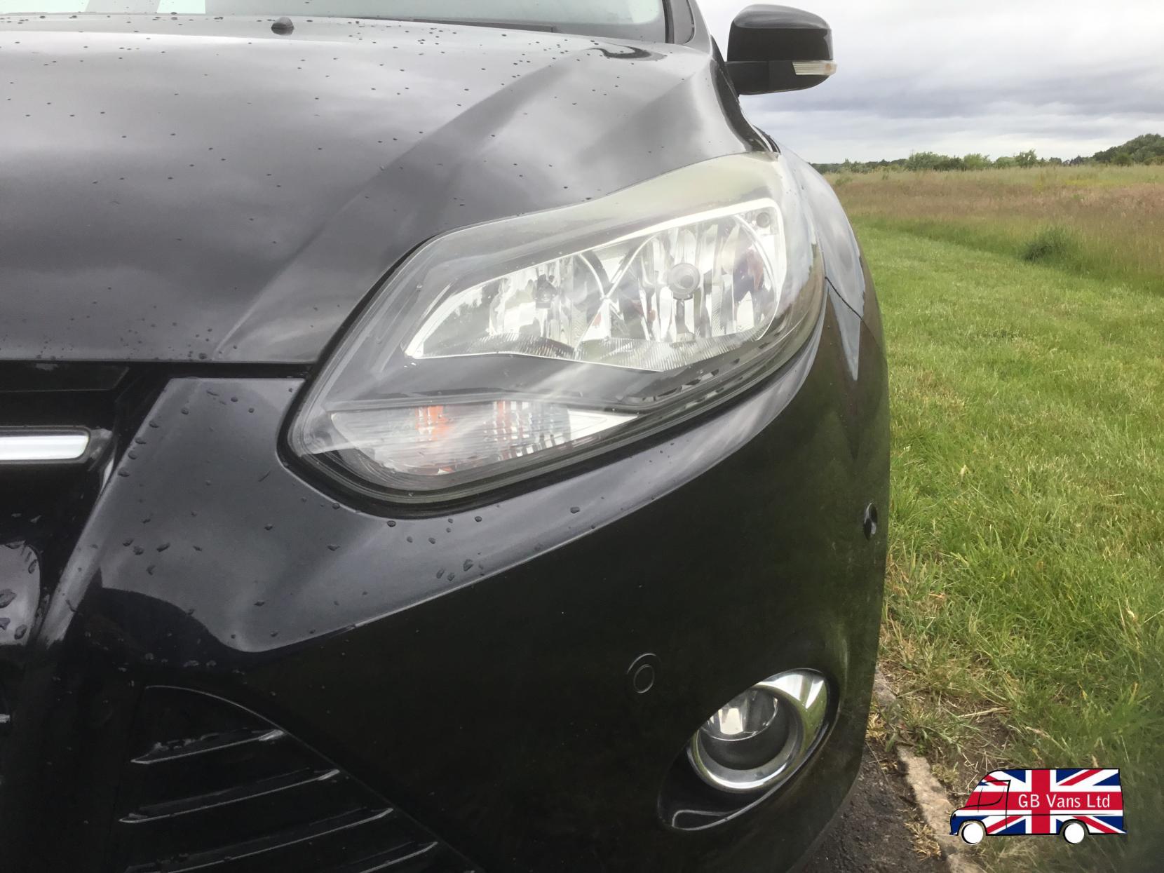 Ford Focus 1.6 TDCi Titanium Navigator Hatchback 5dr Diesel Manual Euro 5 (s/s) (115 ps)