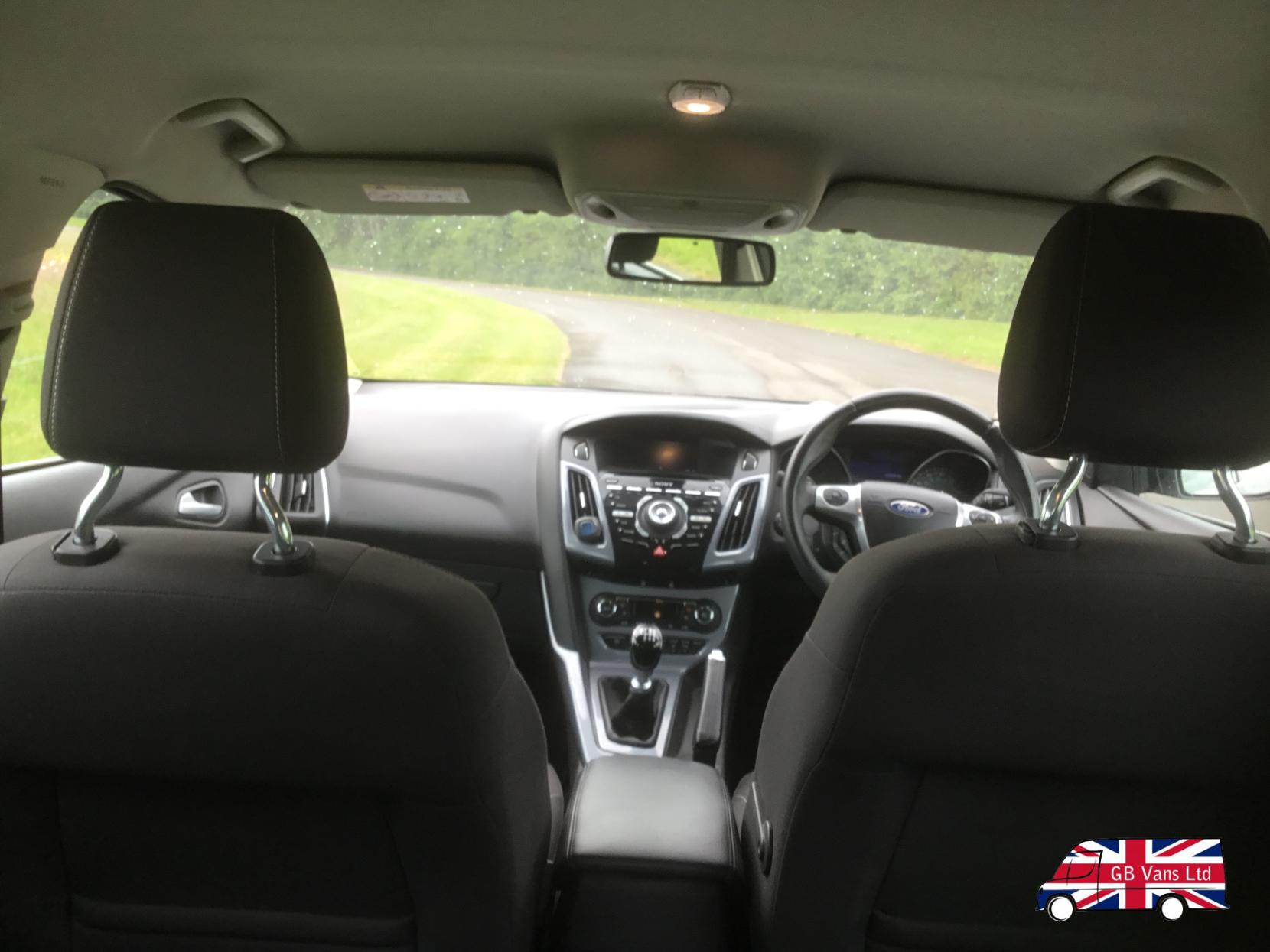 Ford Focus 1.6 TDCi Titanium Navigator Hatchback 5dr Diesel Manual Euro 5 (s/s) (115 ps)