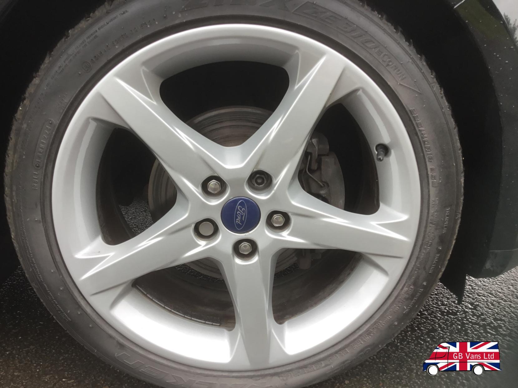 Ford Focus 1.6 TDCi Titanium Navigator Hatchback 5dr Diesel Manual Euro 5 (s/s) (115 ps)