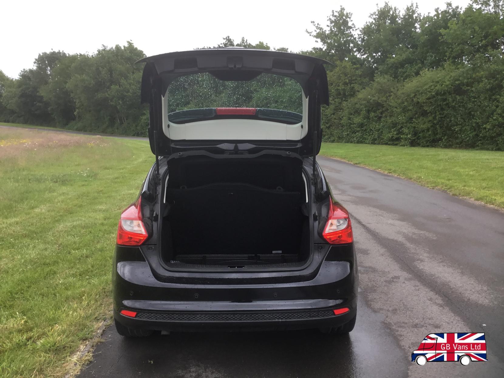 Ford Focus 1.6 TDCi Titanium Navigator Hatchback 5dr Diesel Manual Euro 5 (s/s) (115 ps)