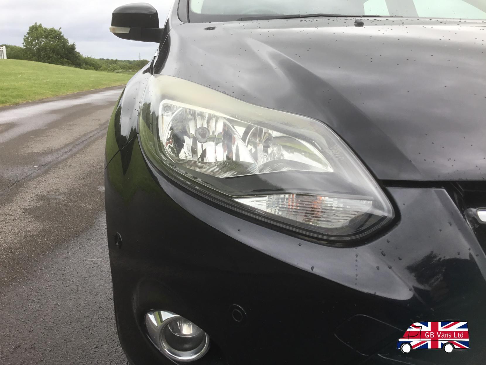 Ford Focus 1.6 TDCi Titanium Navigator Hatchback 5dr Diesel Manual Euro 5 (s/s) (115 ps)