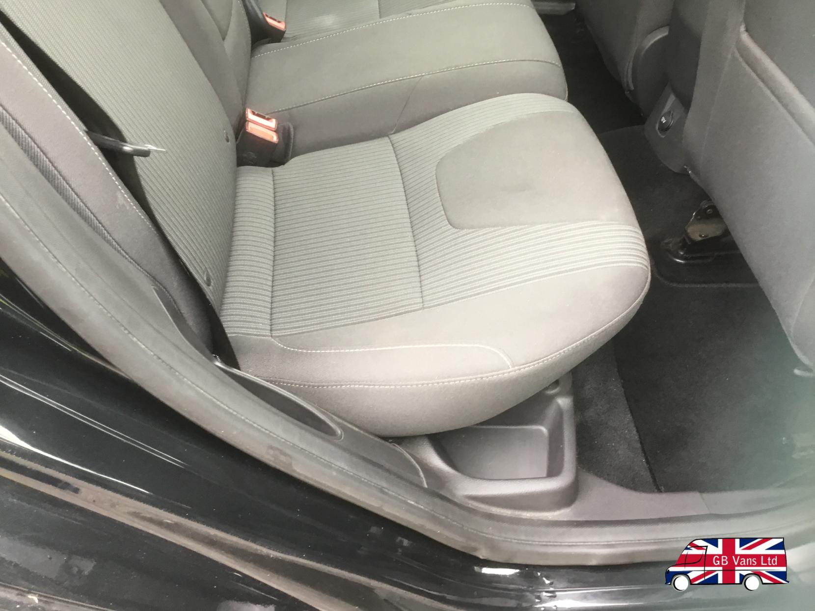 Ford Focus 1.6 TDCi Titanium Navigator Hatchback 5dr Diesel Manual Euro 5 (s/s) (115 ps)