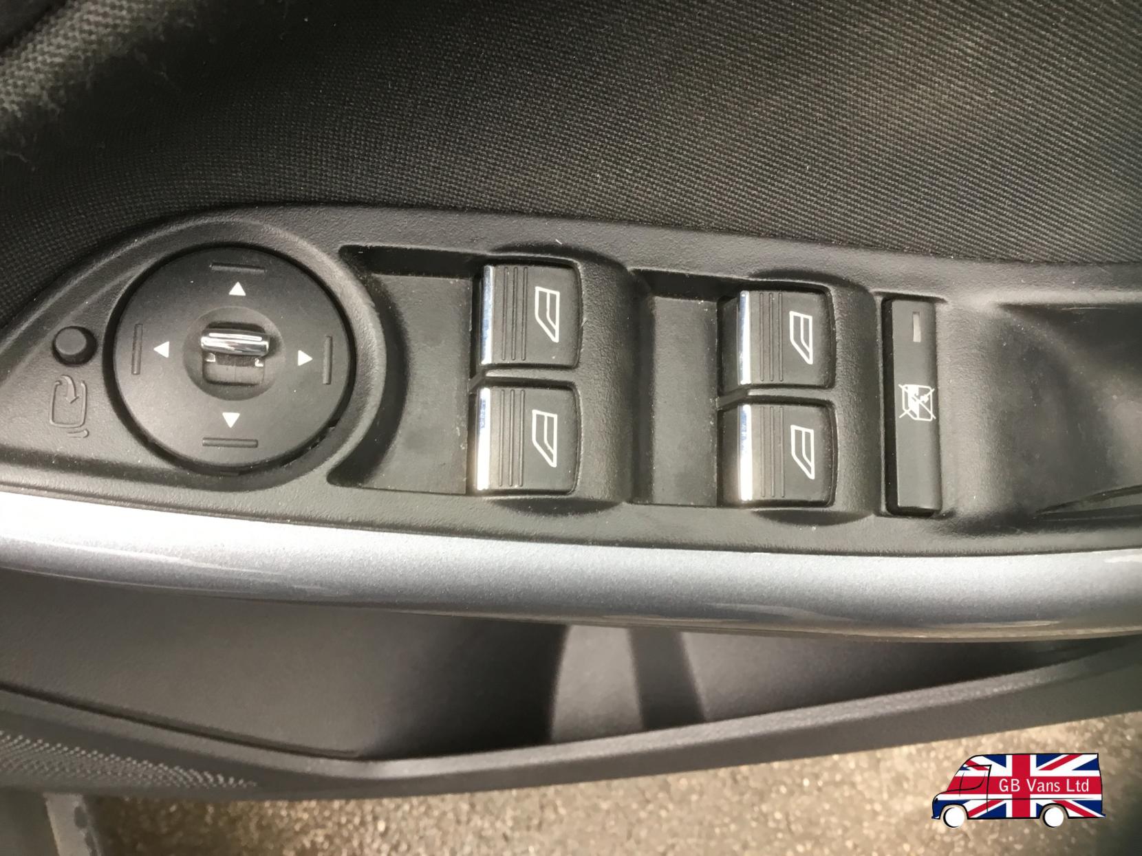 Ford Focus 1.6 TDCi Titanium Navigator Hatchback 5dr Diesel Manual Euro 5 (s/s) (115 ps)