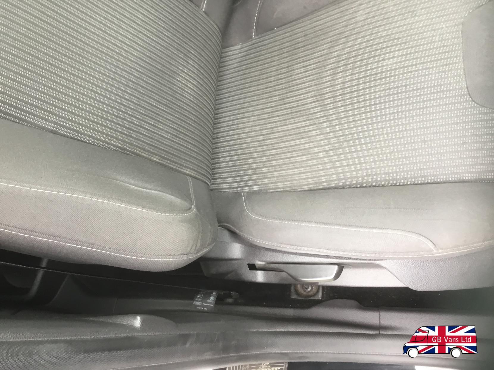 Ford Focus 1.6 TDCi Titanium Navigator Hatchback 5dr Diesel Manual Euro 5 (s/s) (115 ps)
