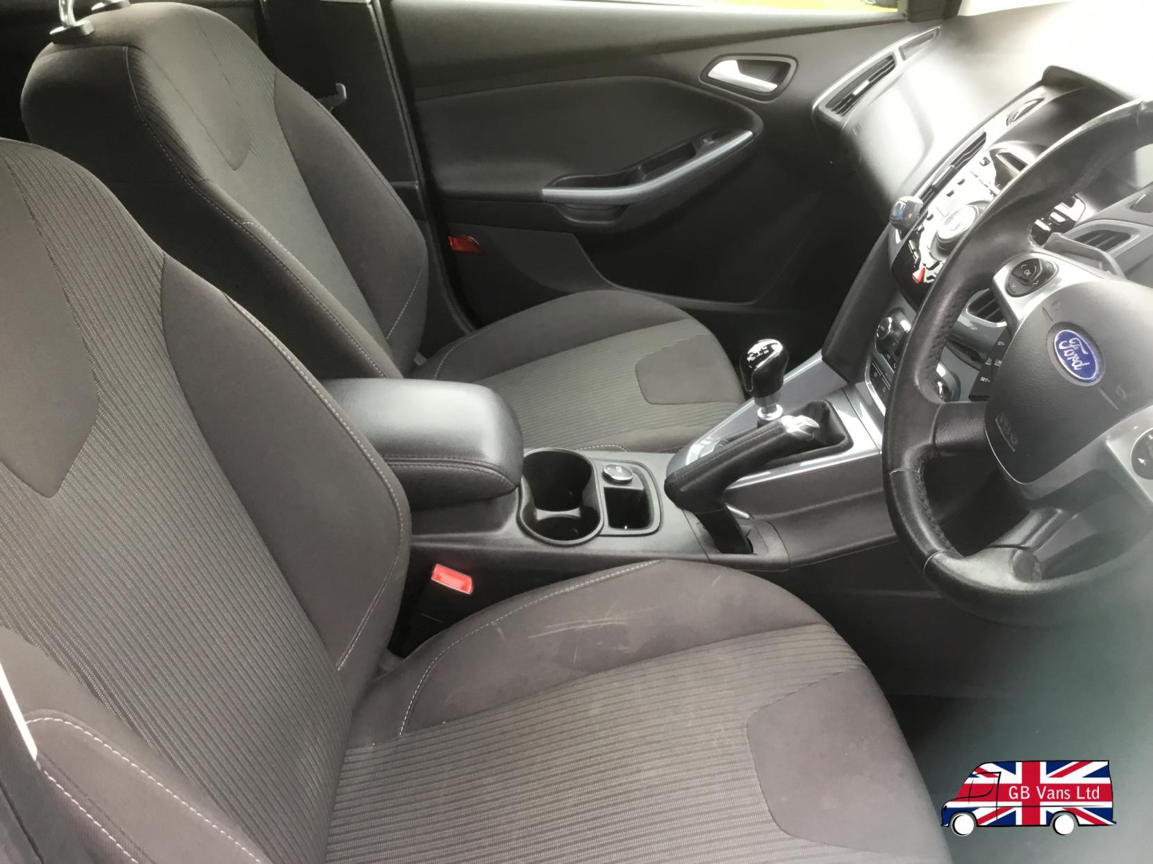 Ford Focus 1.6 TDCi Titanium Navigator Hatchback 5dr Diesel Manual Euro 5 (s/s) (115 ps)