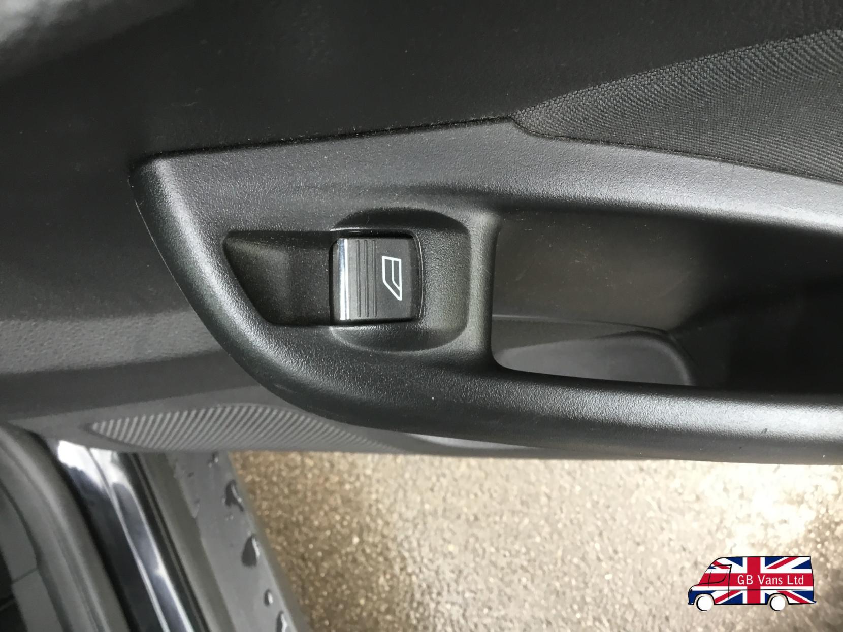 Ford Focus 1.6 TDCi Titanium Navigator Hatchback 5dr Diesel Manual Euro 5 (s/s) (115 ps)