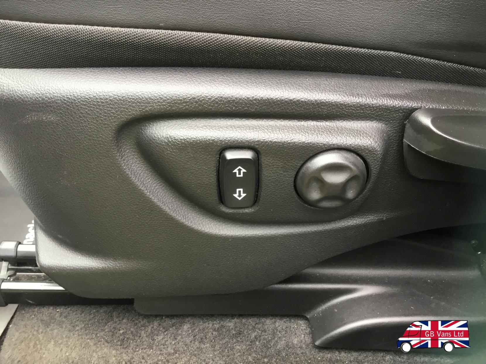 Vauxhall Mokka 1.6 SE SUV 5dr Petrol Manual 2WD Euro 5 (s/s) (115 ps)