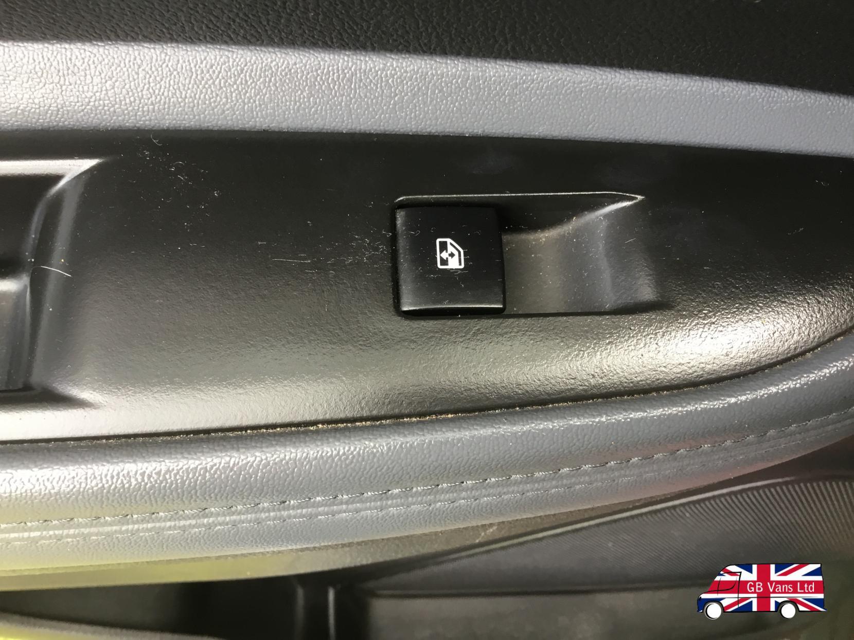 Vauxhall Mokka 1.6 SE SUV 5dr Petrol Manual 2WD Euro 5 (s/s) (115 ps)