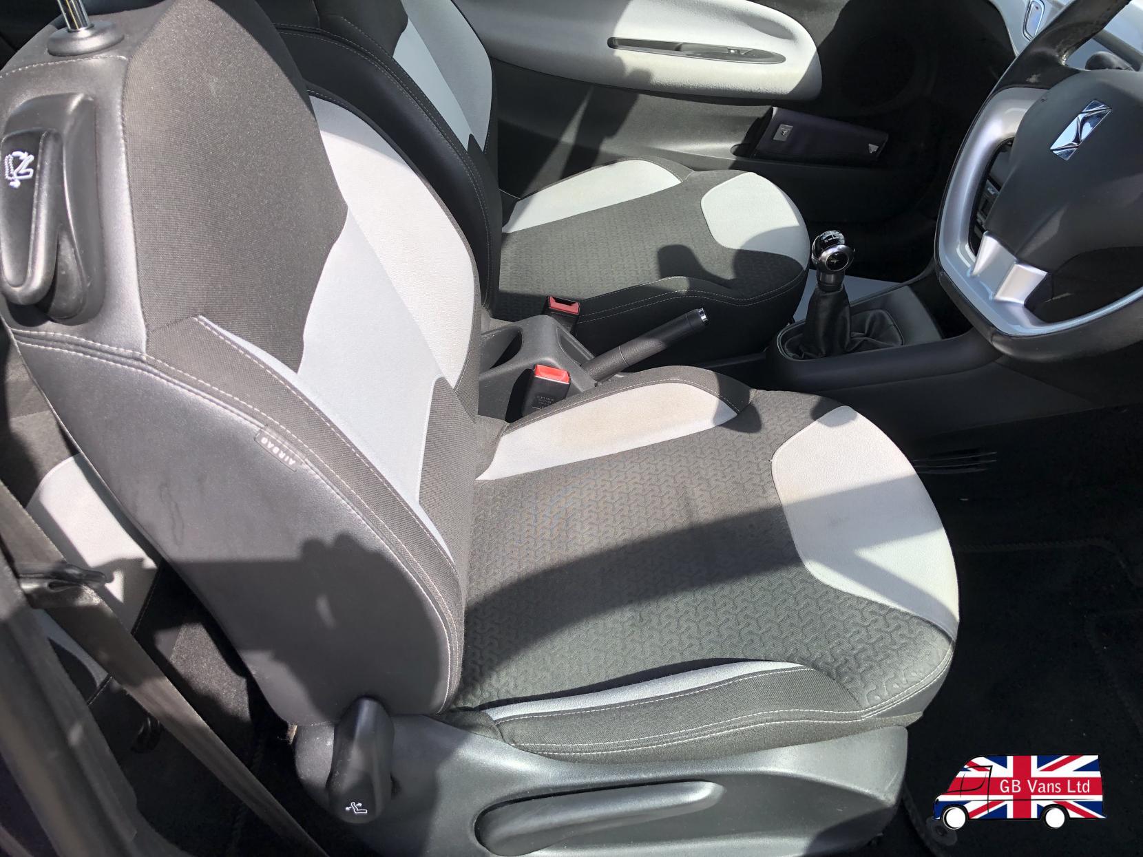 Citroen DS3 1.2 VTi DSign Hatchback 3dr Petrol Manual Euro 5 (82 ps)
