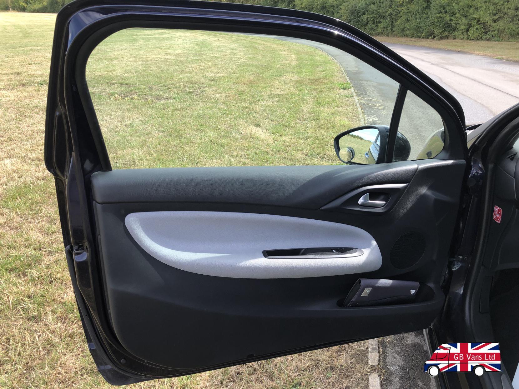 Citroen DS3 1.2 VTi DSign Hatchback 3dr Petrol Manual Euro 5 (82 ps)