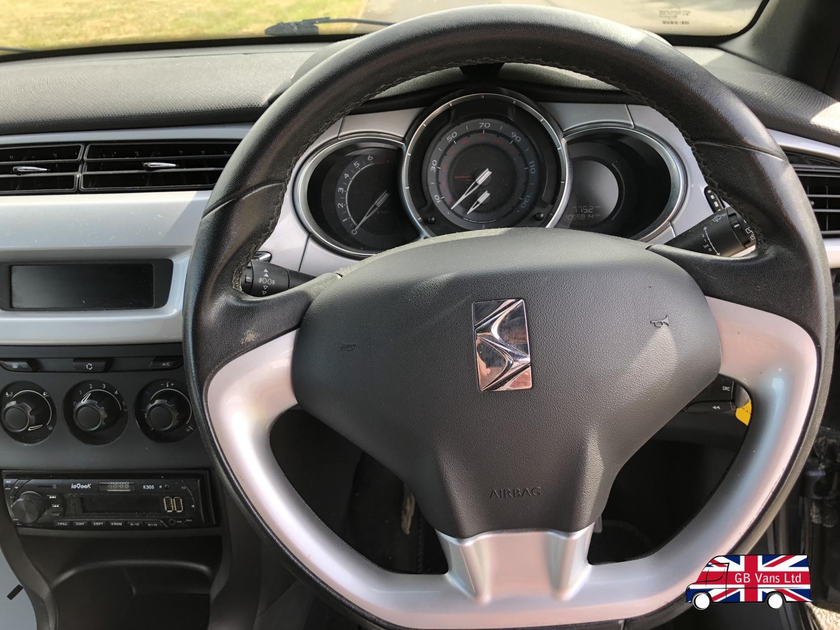 Citroen DS3 1.2 VTi DSign Hatchback 3dr Petrol Manual Euro 5 (82 ps)